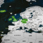 Kaparós világtérkép - lekaparható térkép classic Deluxe XL - silver, angol nyelvű 90x60 cm