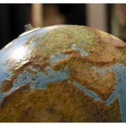 TATTILE világító földgömb 30 cm - MAGYAR NYELVŰ - domborított felszínű, 3D-s földgömb dombor duó - fatalpas 