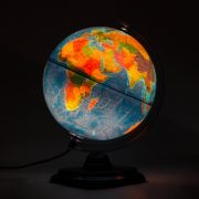 Világító földgömb 25 cm növényzet ábrázolással, duó földgömb, kétfunkciós, Belma magyar világítós gömb - magassági, mélységi színezéssel 